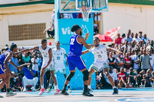 足球报：海港内部鼓励球员放开去打，高层无条件信任穆斯卡特